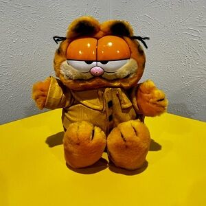Vintage 1981 Garfield Plush in Yellow Raincoat